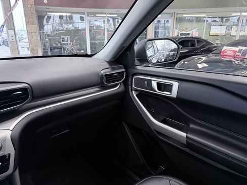 Used 2022 Ford Explorer XLT w/ Equipment Group 202A image 43