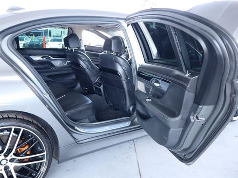 Used 2018 BMW 750i RWD image 36