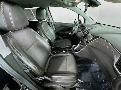 Used 2022 Chevrolet Trax LT w/ LT Convenience Package image 34