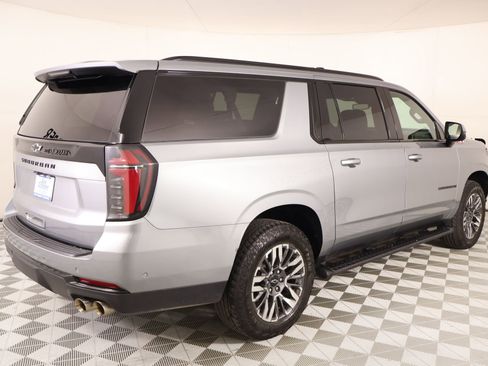 Used 2025 Chevrolet Suburban Z71 AWD/4WD image 21