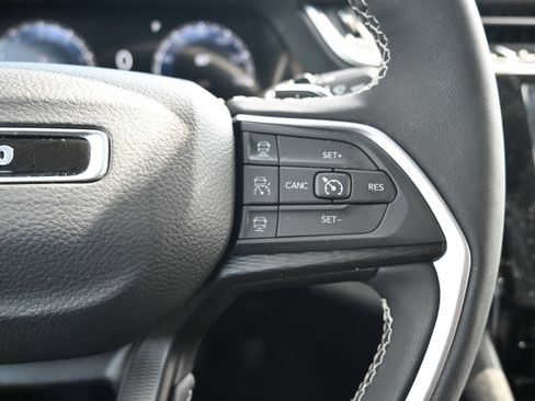 Used 2025 Jeep Grand Cherokee L Laredo w/ Luxury Tech Group I RWD image 18