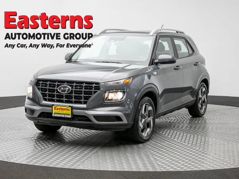 Used 2025 Hyundai Venue SEL FWD image 1