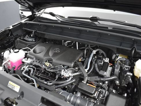 Used 2023 Toyota Highlander XLE FWD image 22