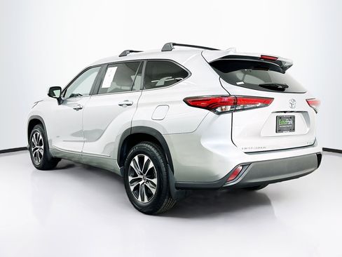 Used 2023 Toyota Highlander XLE image 5