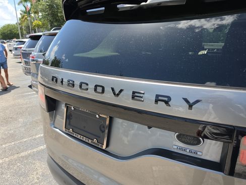 Used 2017 Land Rover Discovery HSE AWD/4WD image 5