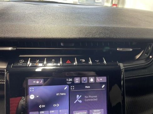 Used 2024 Jeep Grand Cherokee Altitude image 33