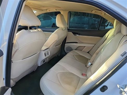 Used 2022 Toyota Camry XLE image 7