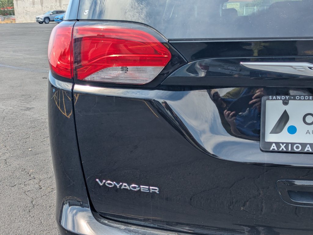 Used 2024 Chrysler Voyager LX FWD image 4