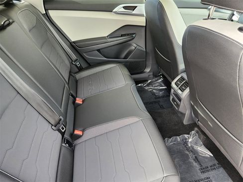 Used 2025 Volkswagen Taos SE image 21