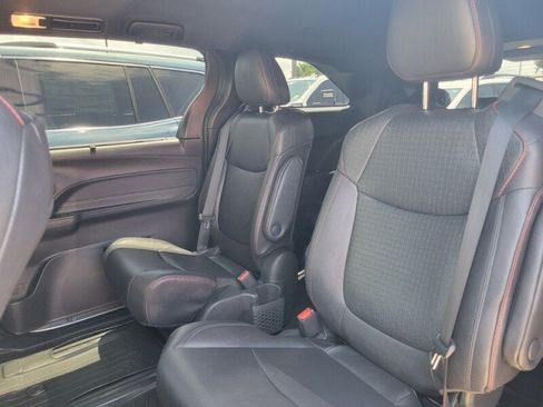 Used 2025 Toyota Sienna XSE FWD image 28