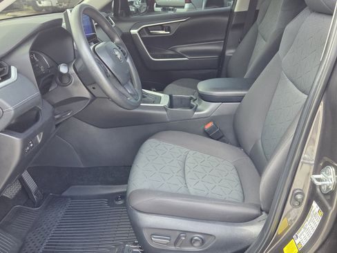 Used 2025 Toyota RAV4 XLE image 4