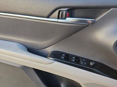 Used 2019 Toyota Camry LE FWD image 6