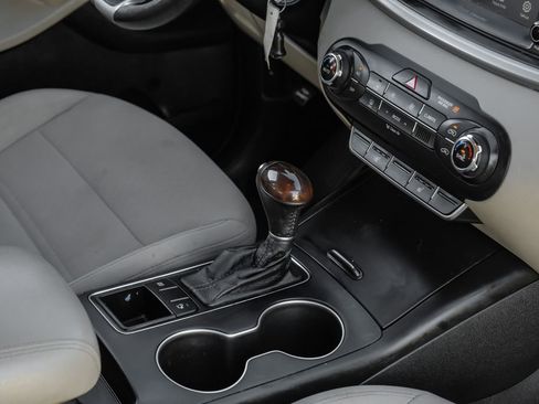 Used 2017 Kia Sorento LX w/ LX Convenience Package image 25