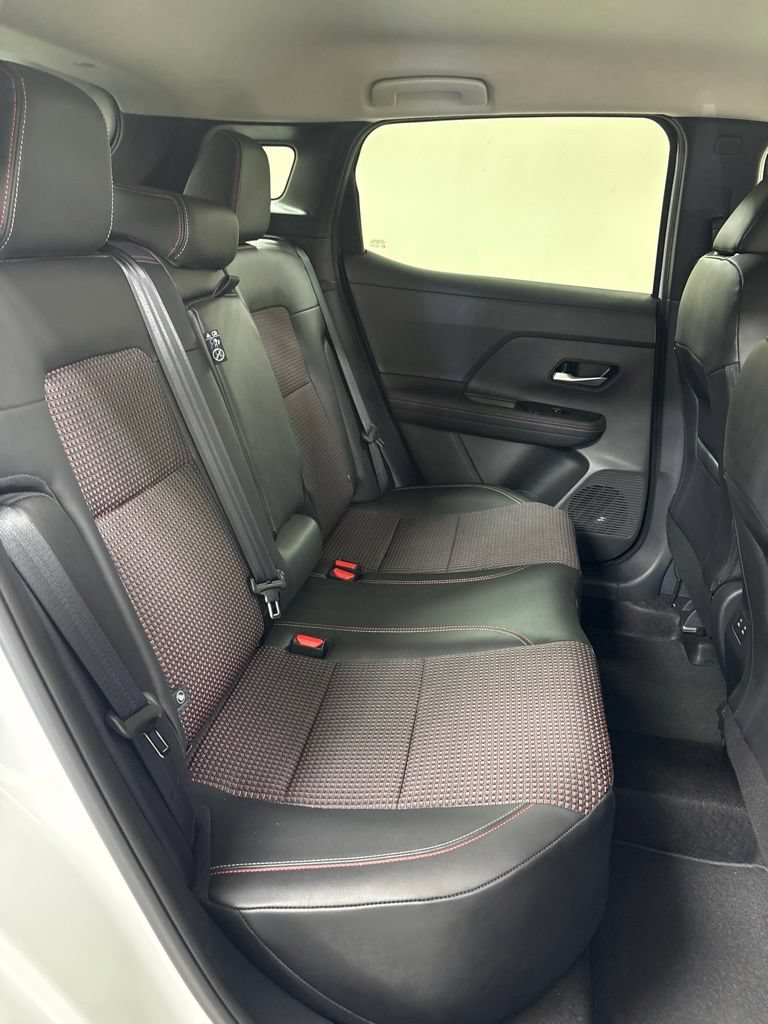 Used 2025 Nissan Kicks SR FWD image 27