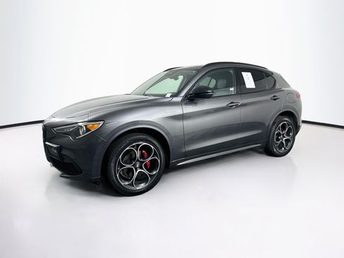 Used 2023 Alfa Romeo Stelvio Veloce AWD/4WD image 3