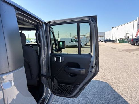 Used 2021 Jeep Gladiator Sport AWD/4WD image 37