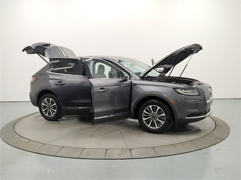 Used 2021 Lincoln Nautilus Reserve image 16