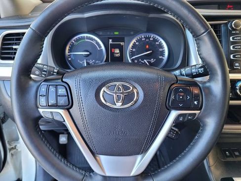 Certified 2019 Toyota Highlander Limited Platinum image 28