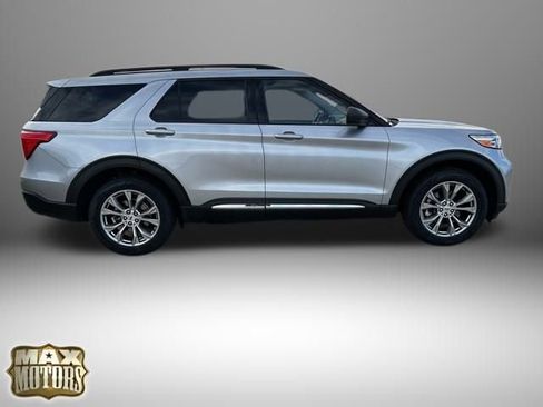 Used 2022 Ford Explorer XLT w/ Equipment Group 202A image 9