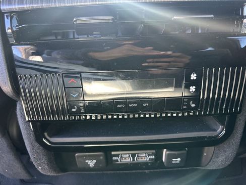 Used 2024 Jeep Wagoneer L Series II w/ Flexible Seating Group image 26