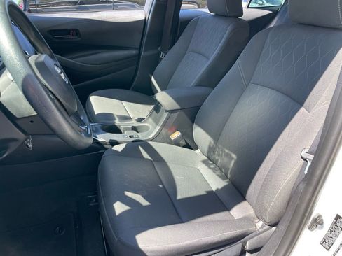 Used 2025 Toyota Corolla LE image 6