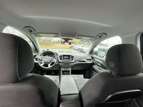 Used 2024 GMC Terrain SLE w/ Driver Convenience Package image 20