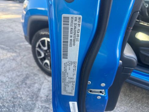 Used 2025 Jeep Compass Trailhawk AWD/4WD image 27