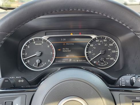 Used 2023 Nissan Rogue SL w/ SL Premium Package FWD image 11