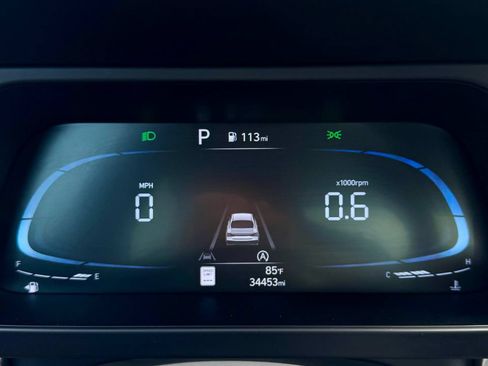 Used 2025 Hyundai Elantra SE FWD image 19
