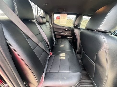 Used 2017 Toyota Tacoma TRD Sport image 24