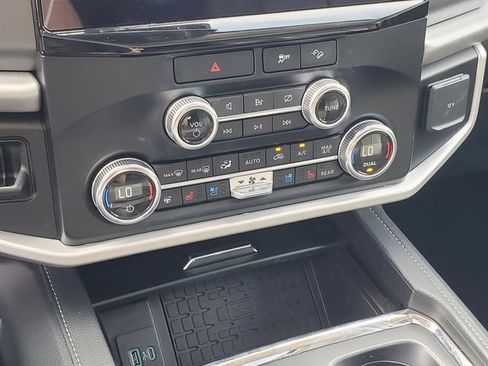 Used 2023 Ford Expedition XLT AWD/4WD image 23