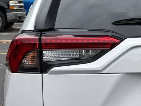 Used 2021 Toyota RAV4 LE AWD/4WD image 45