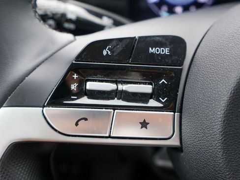 Used 2025 Hyundai Elantra Limited FWD image 13