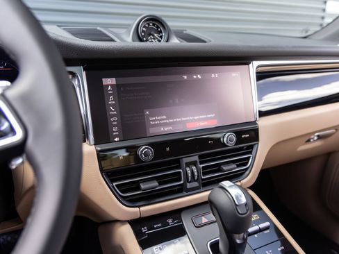 Certified 2026 Porsche Macan AWD/4WD image 15