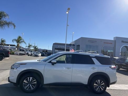 Used 2022 Nissan Pathfinder SL w/ SL Black Package image 5