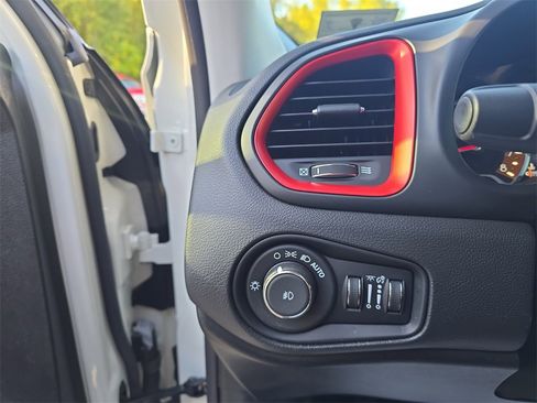 Used 2023 Jeep Renegade Trailhawk w/ Trailhawk Elite Group image 14