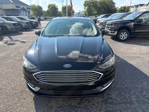Used 2017 Ford Fusion SE w/ Equipment Group 201A FWD image 16