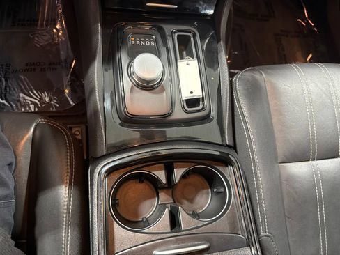 Used 2018 Chrysler 300 S AWD/4WD image 31