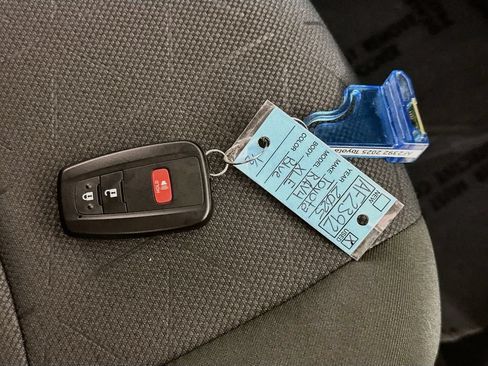 Used 2025 Toyota RAV4 XLE FWD image 35