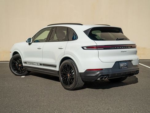 Used 2025 Porsche Cayenne image 3