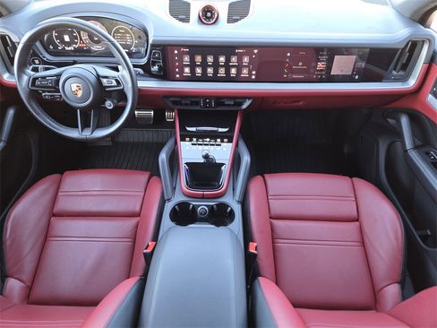 Used 2024 Porsche Cayenne S image 23