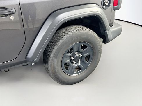 Used 2022 Jeep Wrangler Sport image 27
