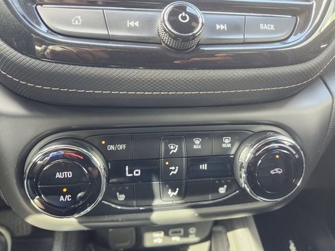 Used 2022 Chevrolet TrailBlazer ACTIV w/ Technology Package image 21