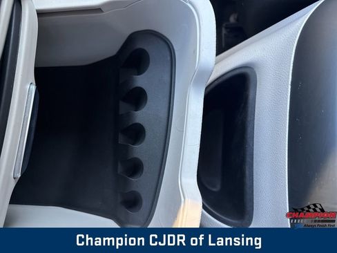 Used 2023 Chrysler Pacifica Touring-L image 36