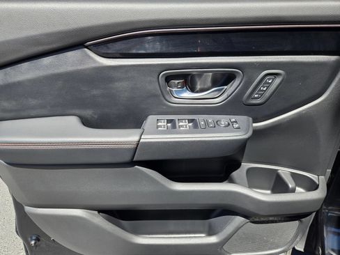 Used 2025 Honda Pilot TrailSport image 18