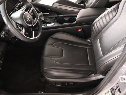 Certified 2025 Hyundai Elantra Limited FWD image 12
