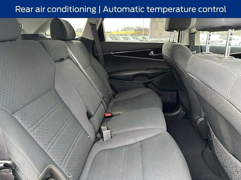Used 2020 Kia Sorento S image 12
