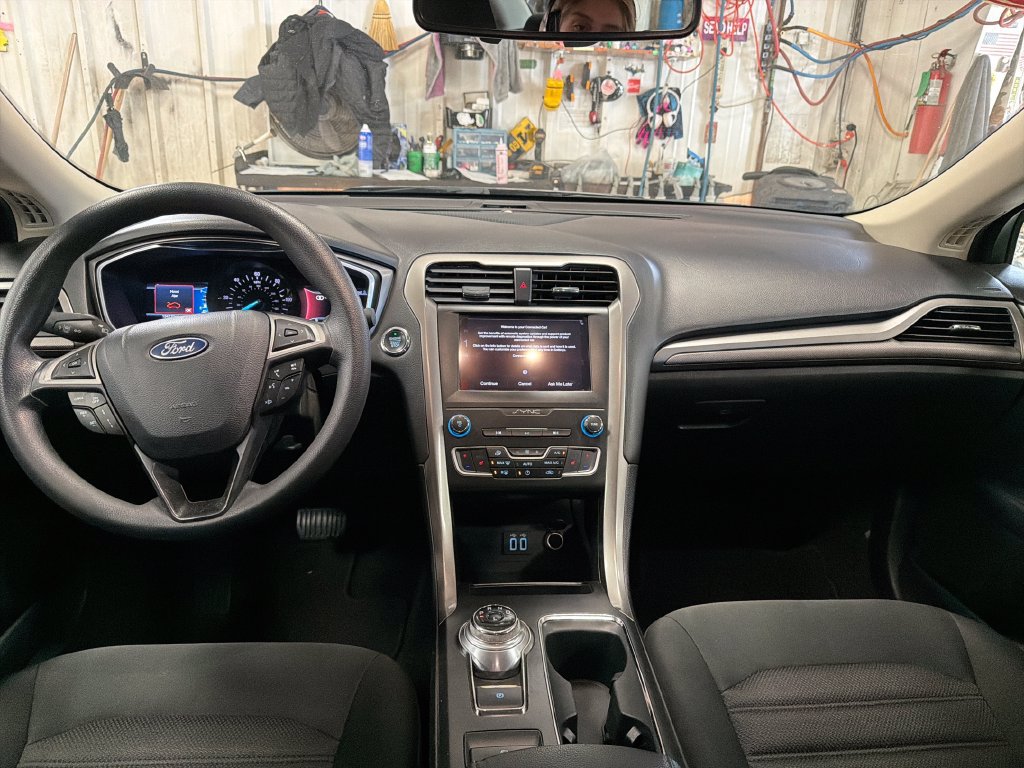 Used 2019 Ford Fusion SE FWD image 18