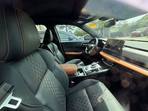 Used 2024 Mitsubishi Outlander SEL image 3