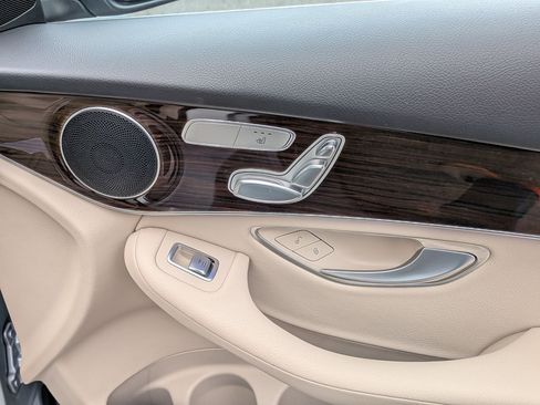 Used 2022 Mercedes-Benz GLC 300 4MATIC image 38